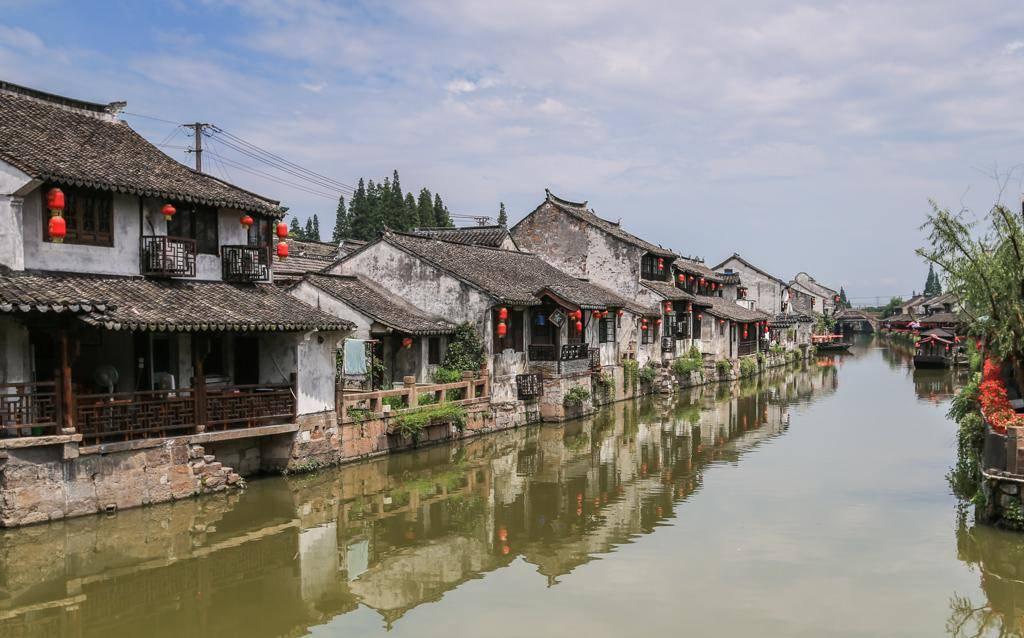 夫妻长期不在一起，一年最多聚三次，老婆会不会出轨?